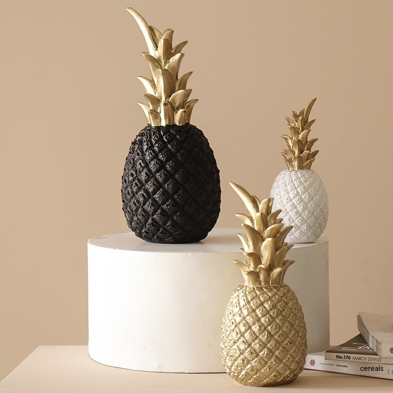 Kreative goldene Ananas-Dekoration für das Wohnzimmer