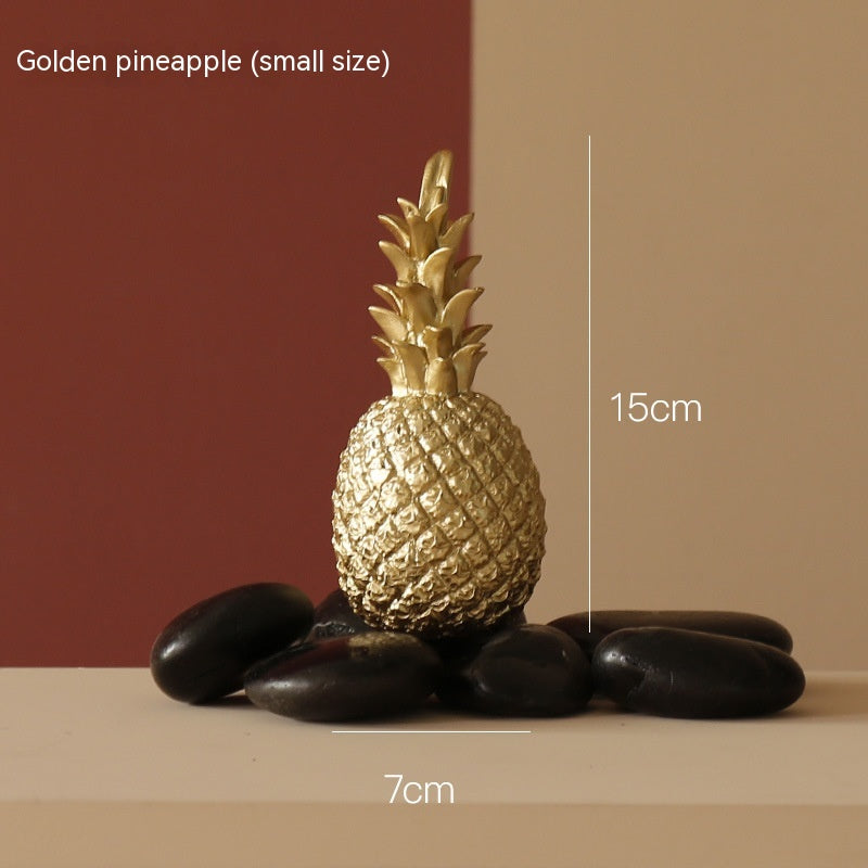 Kreative goldene Ananas-Dekoration für das Wohnzimmer