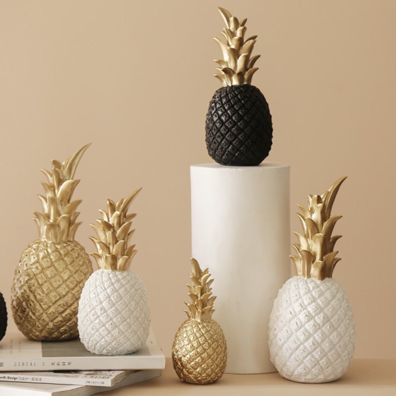 Kreative goldene Ananas-Dekoration für das Wohnzimmer