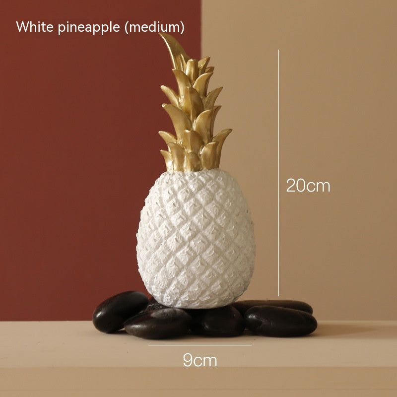 Kreative goldene Ananas-Dekoration für das Wohnzimmer