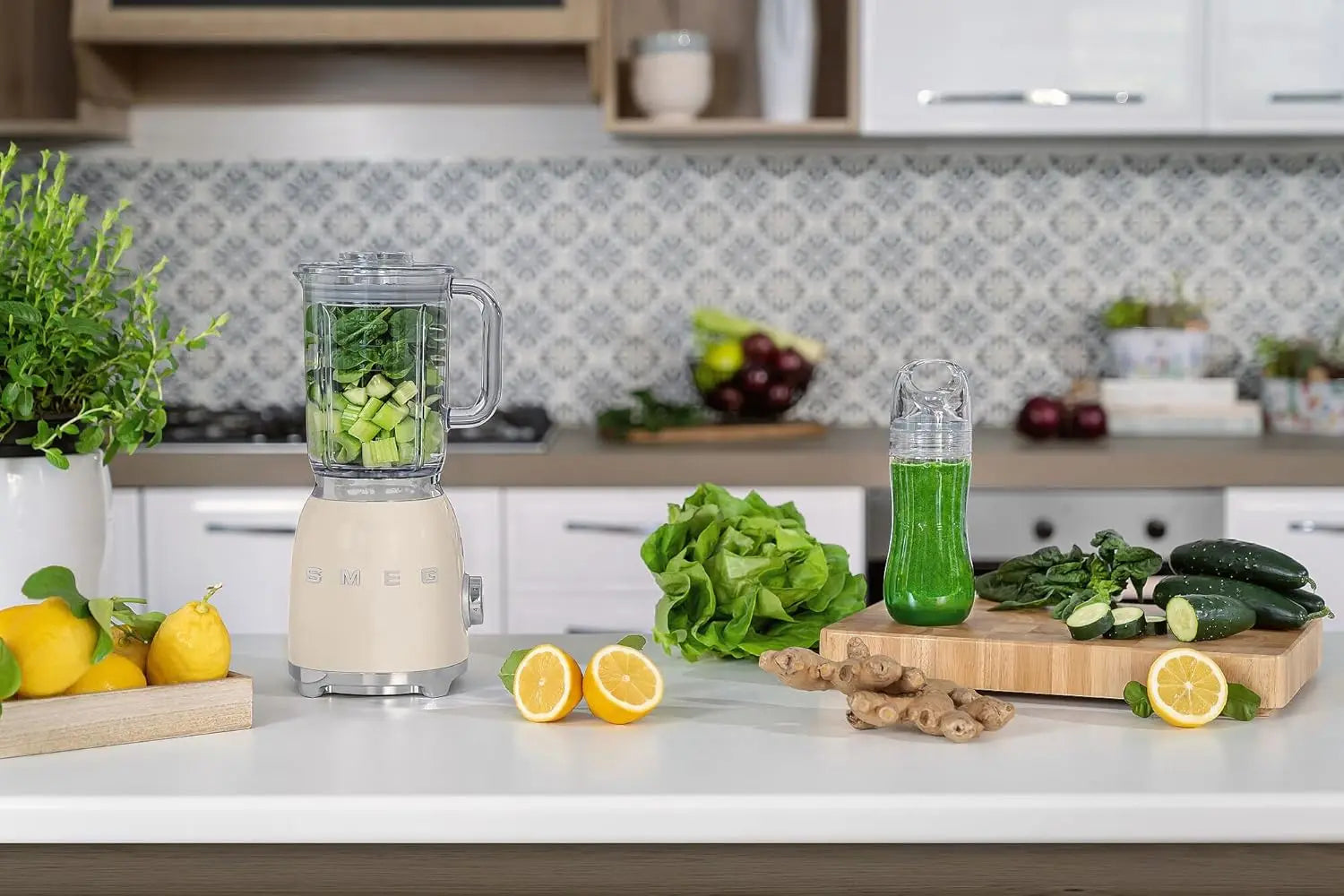 SMEG 50's Retro NEW Countertop Blender with 4 Presets and 4 Speed Settings with 6 Cup